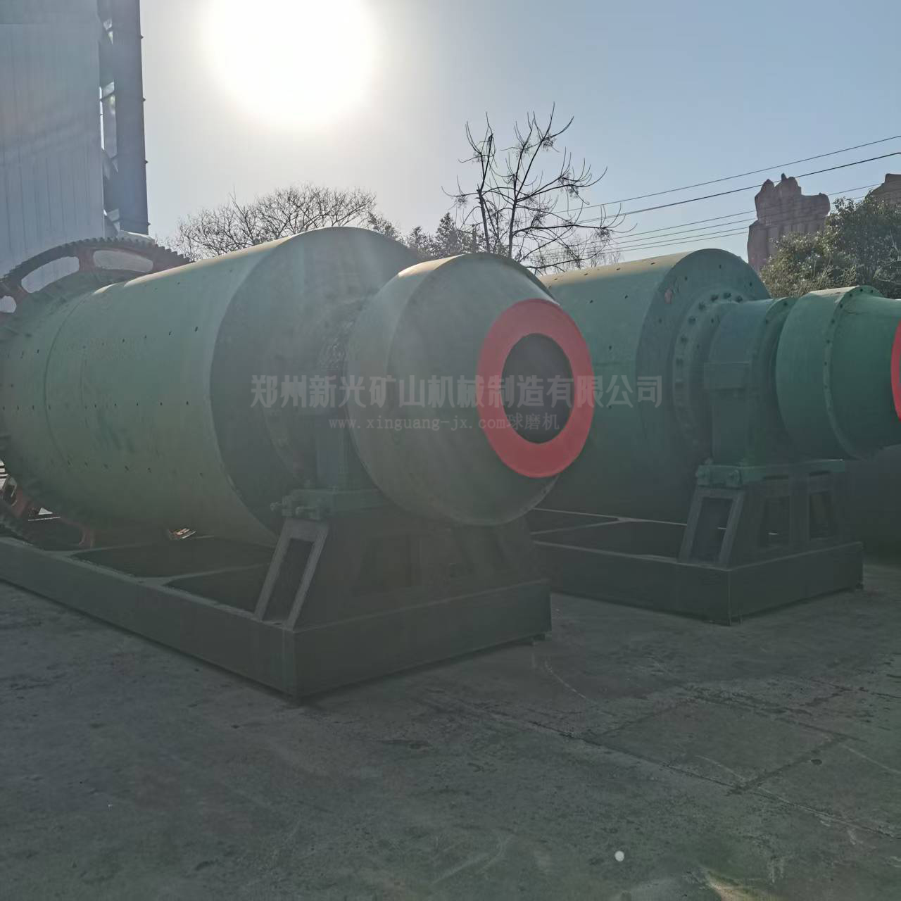 大型球磨機(jī)專業(yè)生產(chǎn)廠家球磨機(jī)圖片 球磨機(jī)的型號(hào)規(guī)格有多少?-鄭州新光球磨機(jī)廠家來(lái)總結(jié)